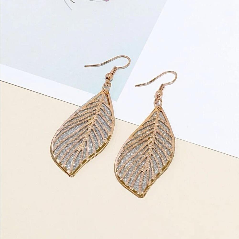 Gorgeous glitter leaf earrings​​​​​​​​​​​​​​​​​​​​​​ ✨​​​​​​​​​​​
